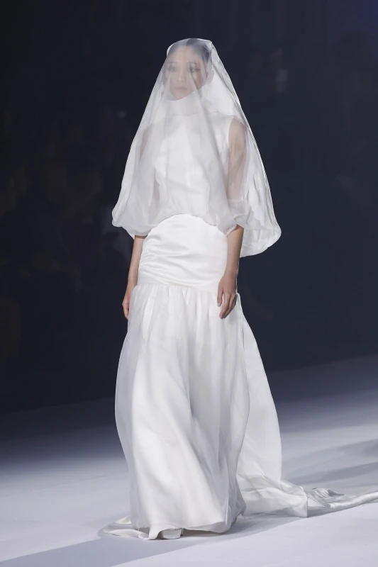 Diseño nupcial de ESDI en la pasarela de la Barcelona Bridal Night junto a Stéphane Rolland