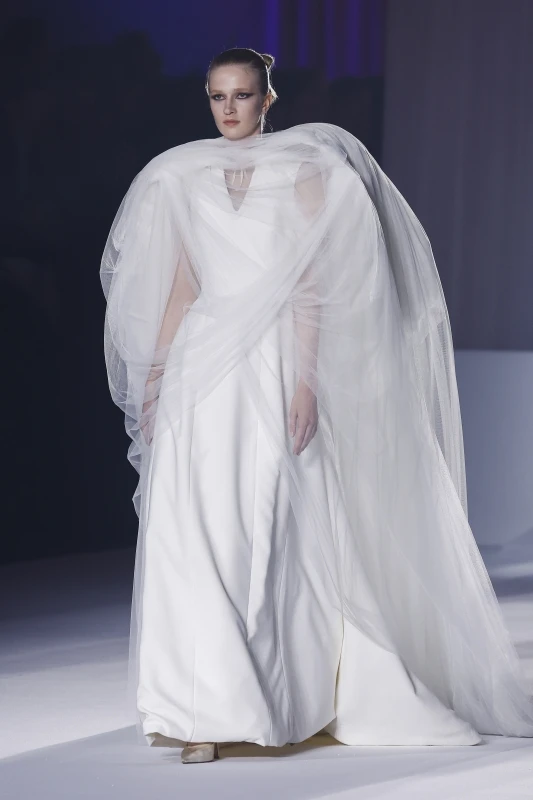 Diseño bridal de Judit Serra Cheto para ESDI en Barcelona Bridal Fashion Week 2026 con tul y volumen fluido.