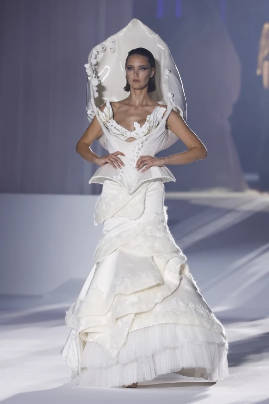 Vestido de novia de Marian A. Ben Da Silva para ESDI en la Barcelona Bridal Night de Barcelona Bridal Fashion Week.