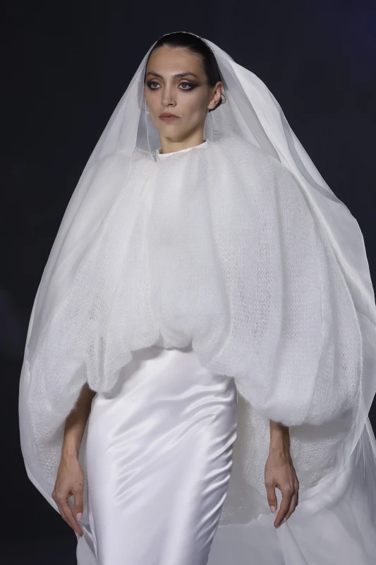 Vestido de novia de Tatiana Muraveynikw para ESDI en la Barcelona Bridal Night de Barcelona Bridal Fashion Week.