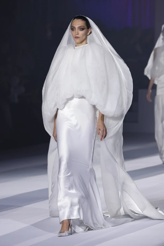 Vestido de novia de Tatiana Muraveynikw para ESDI en la Barcelona Bridal Night de Barcelona Bridal Fashion Week.