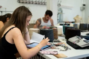 Experimentación con tejidos de lana reciclada en el proyecto de ESDI y Teixits Torné